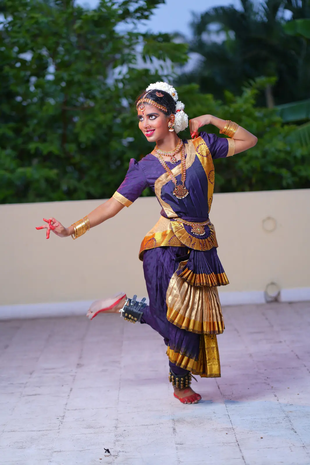 Bharatanatyam dancer in traditional costume